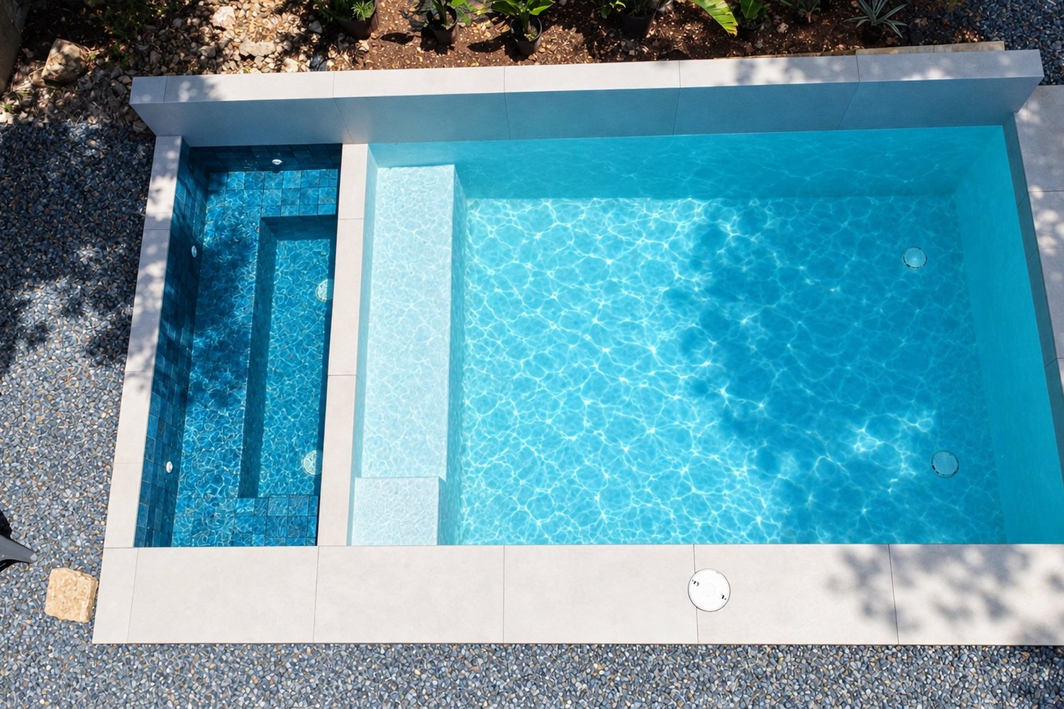 Piscina Cielo Mar de Forze Corp. con jacuzzi integrado, vista aérea